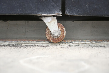 Old door wheel rusting and rusting 
