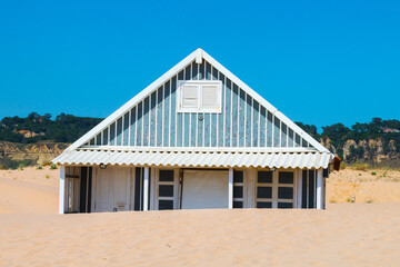 Obraz premium Costa de Caparica is the famous tourist destination, with the typical tiny colorful house, big sandy beaches, and the ocean waves. 