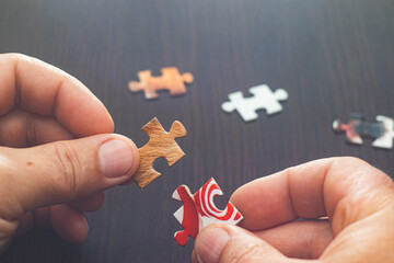 Hard to solve the problem. Collapsible puzzle pieces.