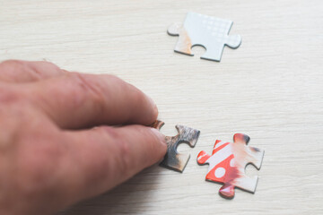 Hard to solve the problem. Collapsible puzzle pieces.