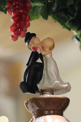 figurine of a bride and groom cuddling