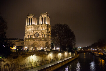 Fototapeta na wymiar Night View of Notre Dame de Paris, France