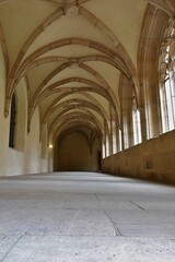 Fototapeta premium Langenzenn - Trinitatskirche - Kreuzgang - hoch