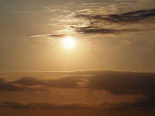 atardecer color rosa palo, vista desde el lago de ivars y vila sana, lerida, españa, europa
