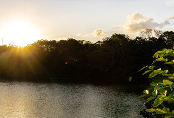ATARDECER EN EL PEQUEÑO LAGO 