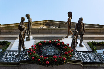 Rua Santa Caterina, The Road Less Travelled, by Paulo Ramunni. 22 figures life-size fibreglass wall mounted reflection of street.