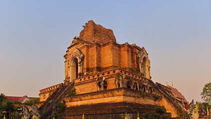Fototapeta na wymiar Wat Chedi Luang Temple, Chiang Mai, Thailand
