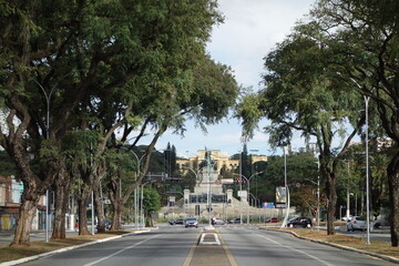 Fototapeta na wymiar Sao Paulo/Brazil: avenue that arrives at the Ipiranga museum , historic building