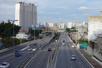 Fototapeta na wymiar Sao Paulo/Brazil: streetview, viaduct topview, large avenue
