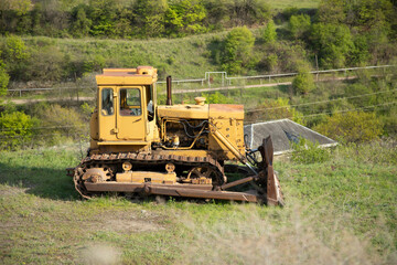 Obraz premium chain tractor in nature