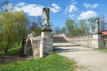 Obraz premium Place of pilgrimage Kalwaria Zebrzydowska. The 'Angel Bridge' near Kalwaria. Poland.