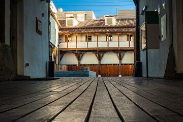 Corrala madrileña en pleno centro de la ciudad en verano. 