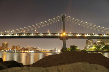 Manhattan bridge at night
