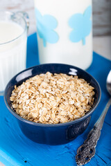 oat flakes in a bowl
