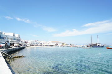 Fototapeta na wymiar port of mykonos in greece