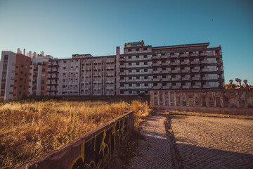 Obraz premium Exploring the Abandoned Hotel