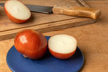 ONION WITH PEEL ON BLUE CERAMIC