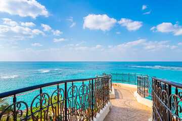 Obraz premium 海辺のバルコニー