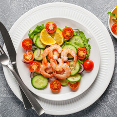 Vegetables and shrimps salad