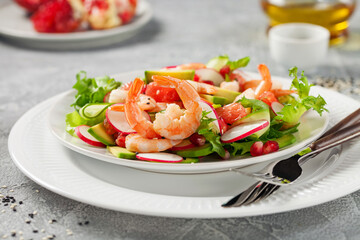 Salad with prawns, grapefruit,  cucumber