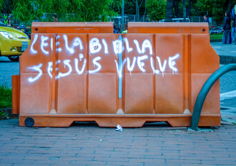 Anonymous graffiti written in Bogota: "Lee la Biblia Jesu Vuelve" meaning "Read the Holy Bible Jesus Back"