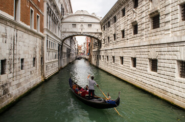 Fototapeta na wymiar Gondolier in Venice Canal