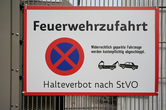 Fotos Lizenzfreie Bilder Grafiken Vektoren Und Videos Von Feuerwehrzufahrt Adobe Stock