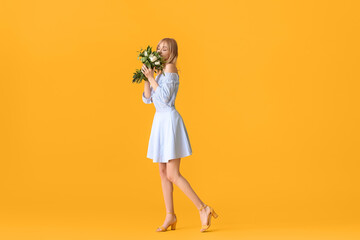 Beautiful young woman with bouquet of roses on color background