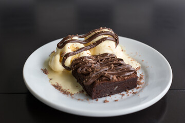 petit gateau in a plate