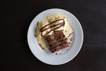 petit gateau in a plate
