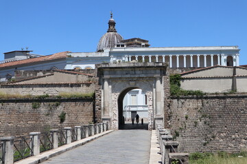 Capua - Scorcio dal ponte sul fossato