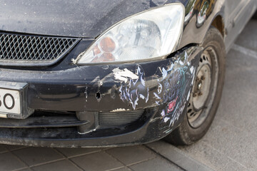 Obraz na płótnie Canvas Broken bumper on a black car. Dirty car after an accident.