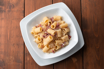 Piatto di deliziosa pasta alla gricia, cucina tipica laziale, Italia