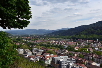 Fototapeta na wymiar Freiburg im Breisgau unter Wolken