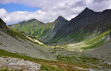 Tatry Zachodnie - Dolina SMutna widok na Wołowiec i Rohacze