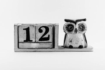 Date number with owl without month 12