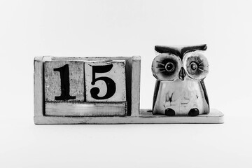 Date number with owl without month 15