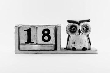 Date number with owl without month 18