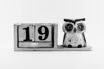 Date number with owl without month 19