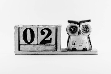 Date number with owl without month 02