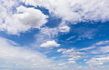 Obraz premium blue sky background with clouds