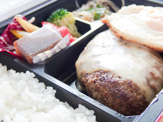 ハンバーグ弁当