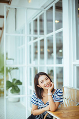 Woman smiling with perfect smile and white teeth