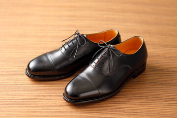 綺麗な革製の黒いビジネスシューズ