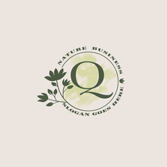 Circle nature tree Q letter logo with green leaves in circle line shape for Initial business style with botanical leaf elements vector design.