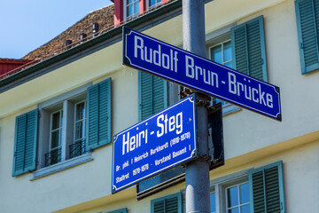 Zürich, Strassenschilder Rudolf-Brun-Brücke und Heidi-Steg