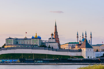 Obraz premium View of the Kazan Kremlin with Presidential Palace, Annunciation Cathedral, Soyembika Tower and Qolsharif Mosque from Kazanka River.
