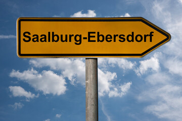 Obraz premium Wegweiser Saalburg-Ebersdorf