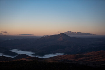 Obraz premium sunrise in the mountains during coronavirus