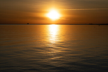 Naklejka premium Golden sunset with reflection over the ocean in Hittarp, Sweden.
